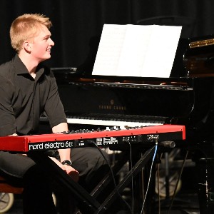 Student in front of keyboard