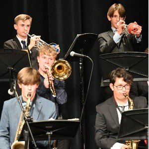 Students playing horns 