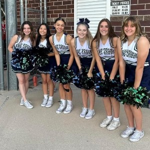 Cheerleaders pose for photo