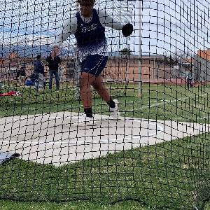 Discus thrower preparing to release disc
