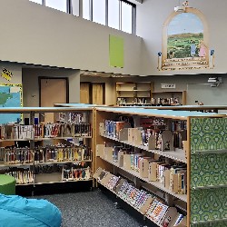 The Academy International Elementary School library.
