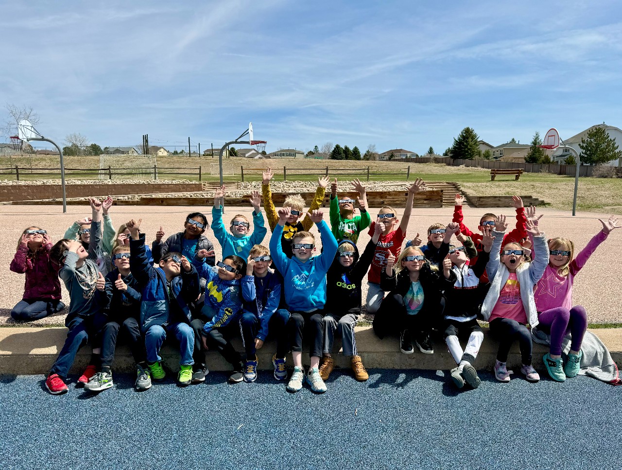 2nd graders viewing the eclipse