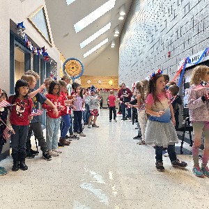 EES students line the hallways, ready to thank our Veterans.